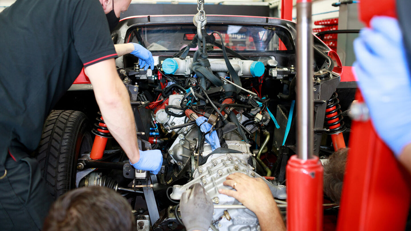 Ferrari F40 engine out maintenance image